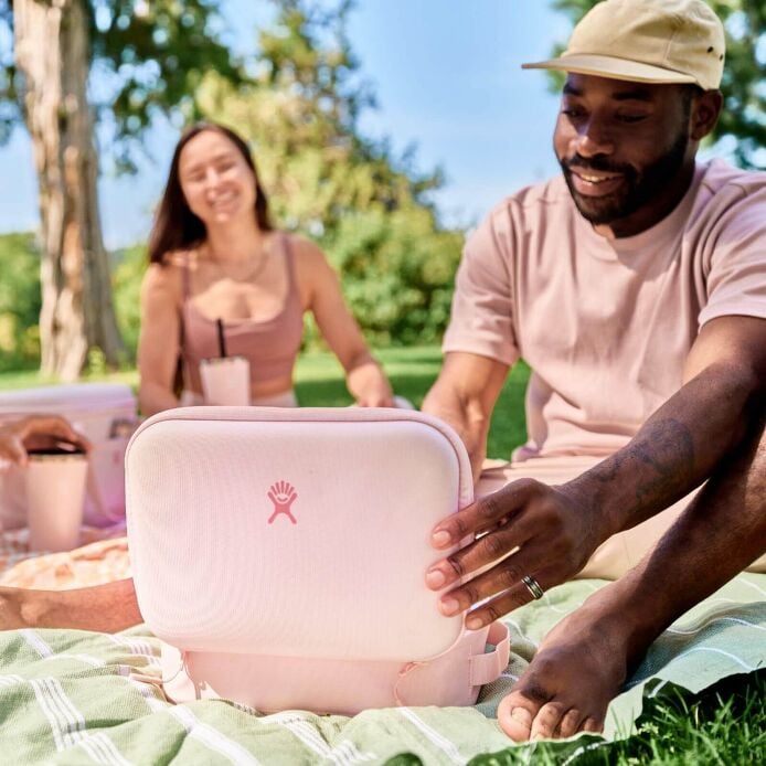 5-l-carry-outtm-lunch-box-n3 hf_s24_trillium_45_1.jpg