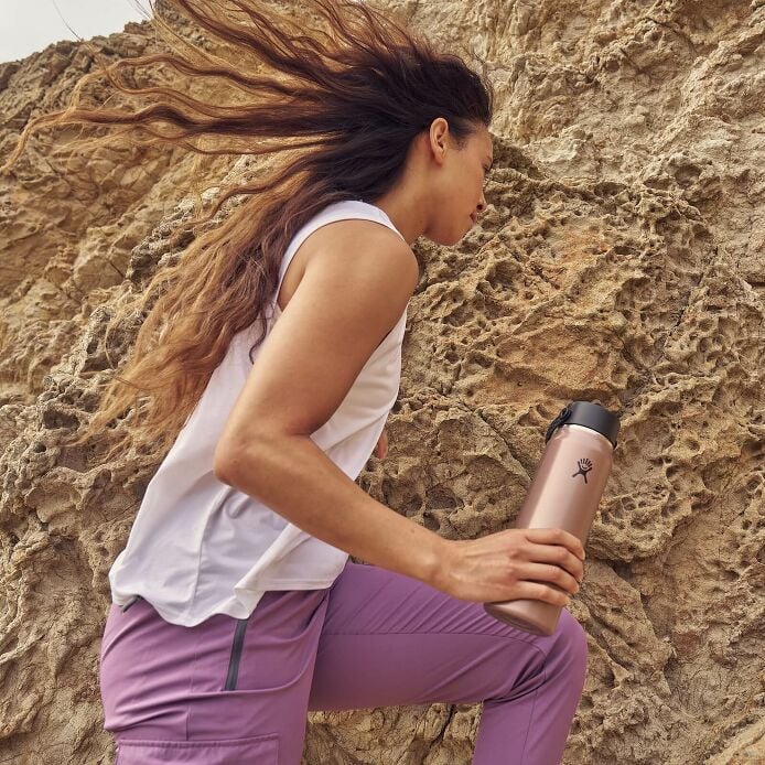 32-oz-lightweight-flex-straw-bottle-k0 hf_s26_lightweight_mcinnis_6946_1_3.jpg