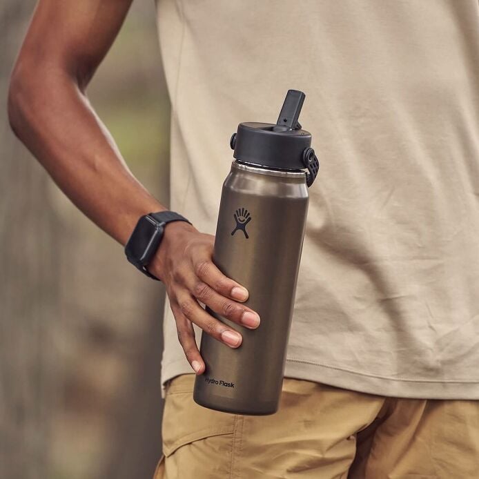 32-oz-lightweight-flex-straw-bottle-k0 hf_s26_lightweight_mcinnis_6345_2_3.jpg