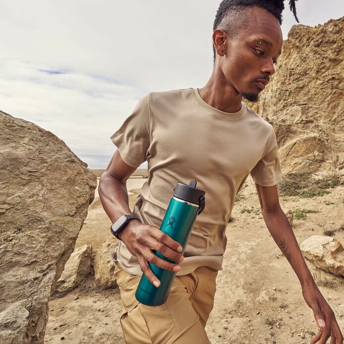 24-oz-lightweight-flex-straw-bottle-c9 hf_s26_lightweight_mcinnis_6828_4.jpg